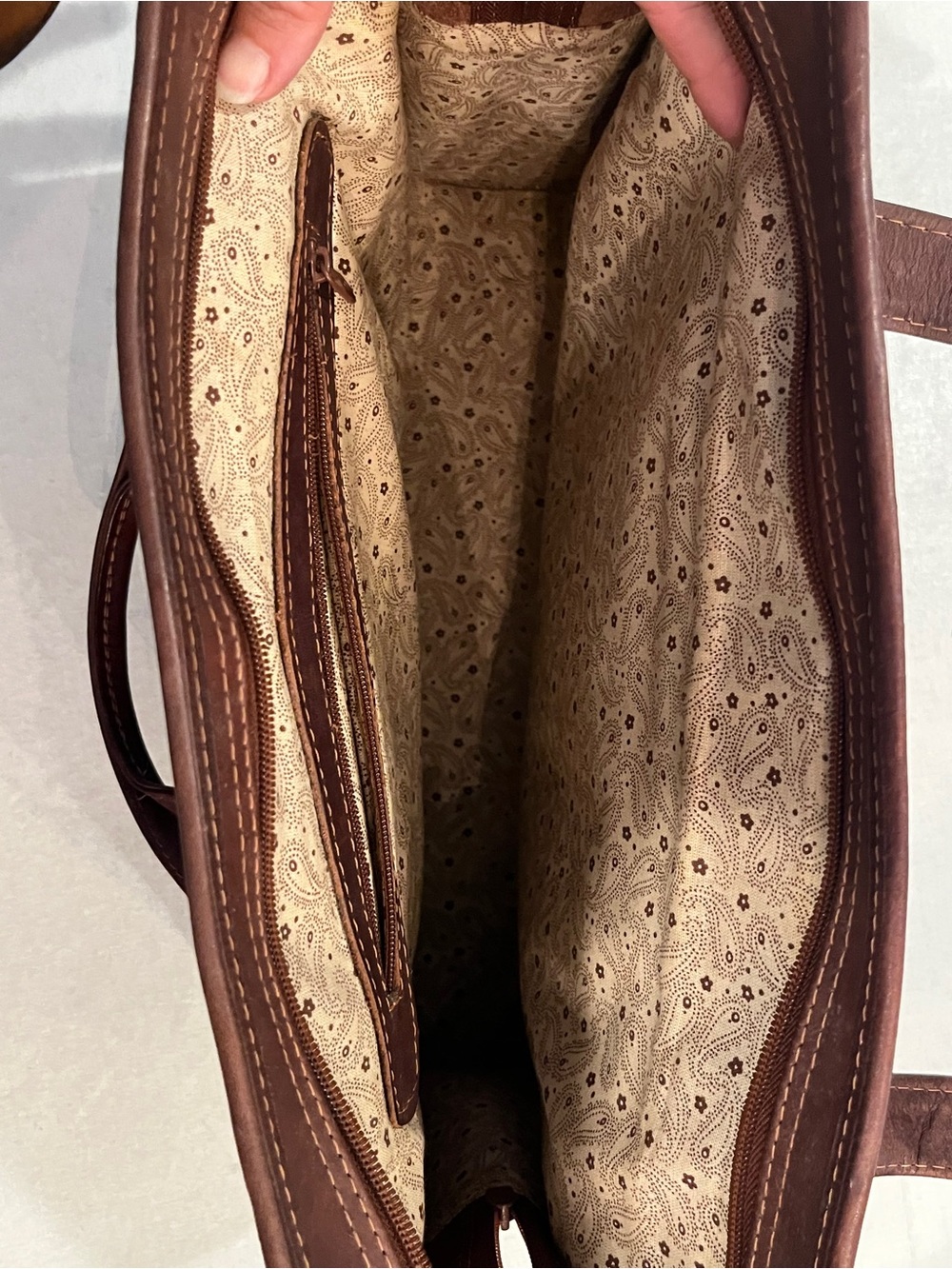 Vintage rich Brown Tooled Leather Briefcase. So nice! - Picture 5 of 10